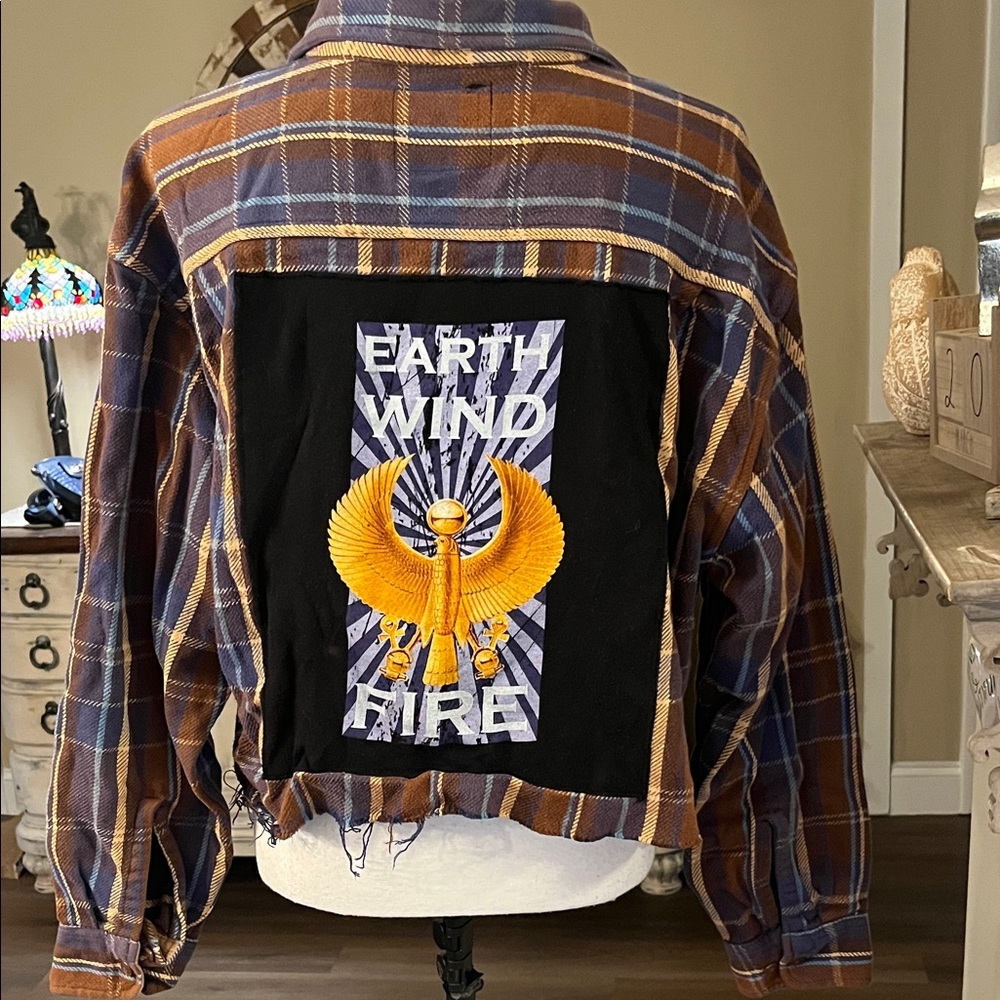 Cropped Plaid Button-Front Shacket - image 2